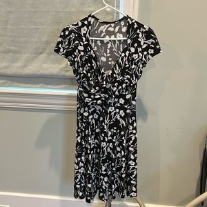 Leota faux wrap jersey knit dress, size small